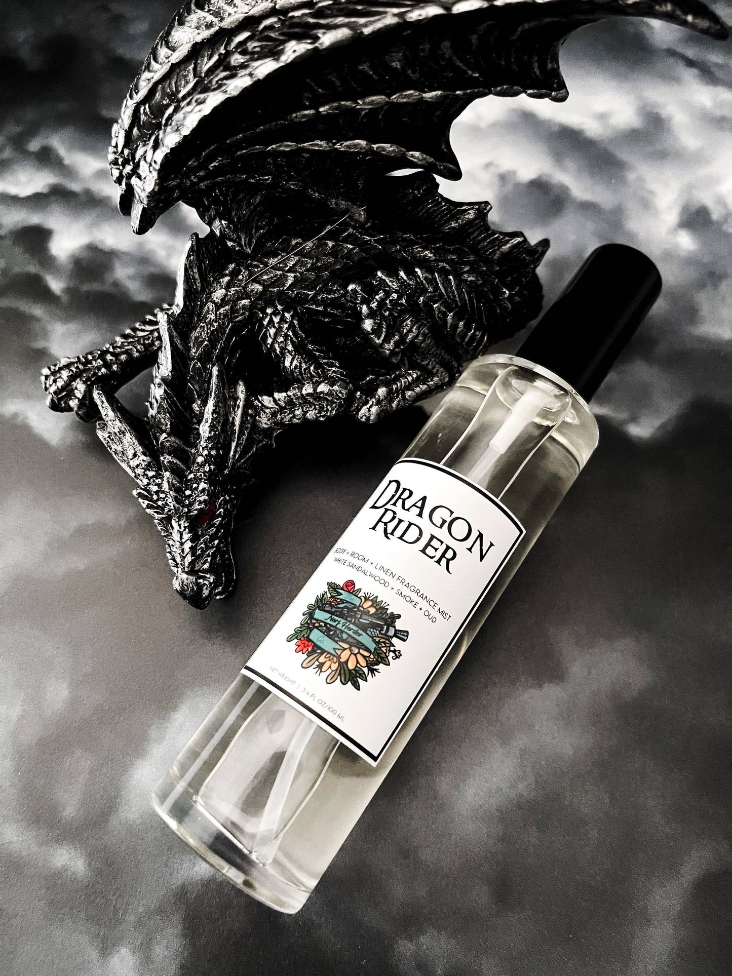 Brume d’ambiance parfumée. Officiellement Licenciée | Dragon Rider. Créatrice : Melissa de « The Nerf Herder co. »