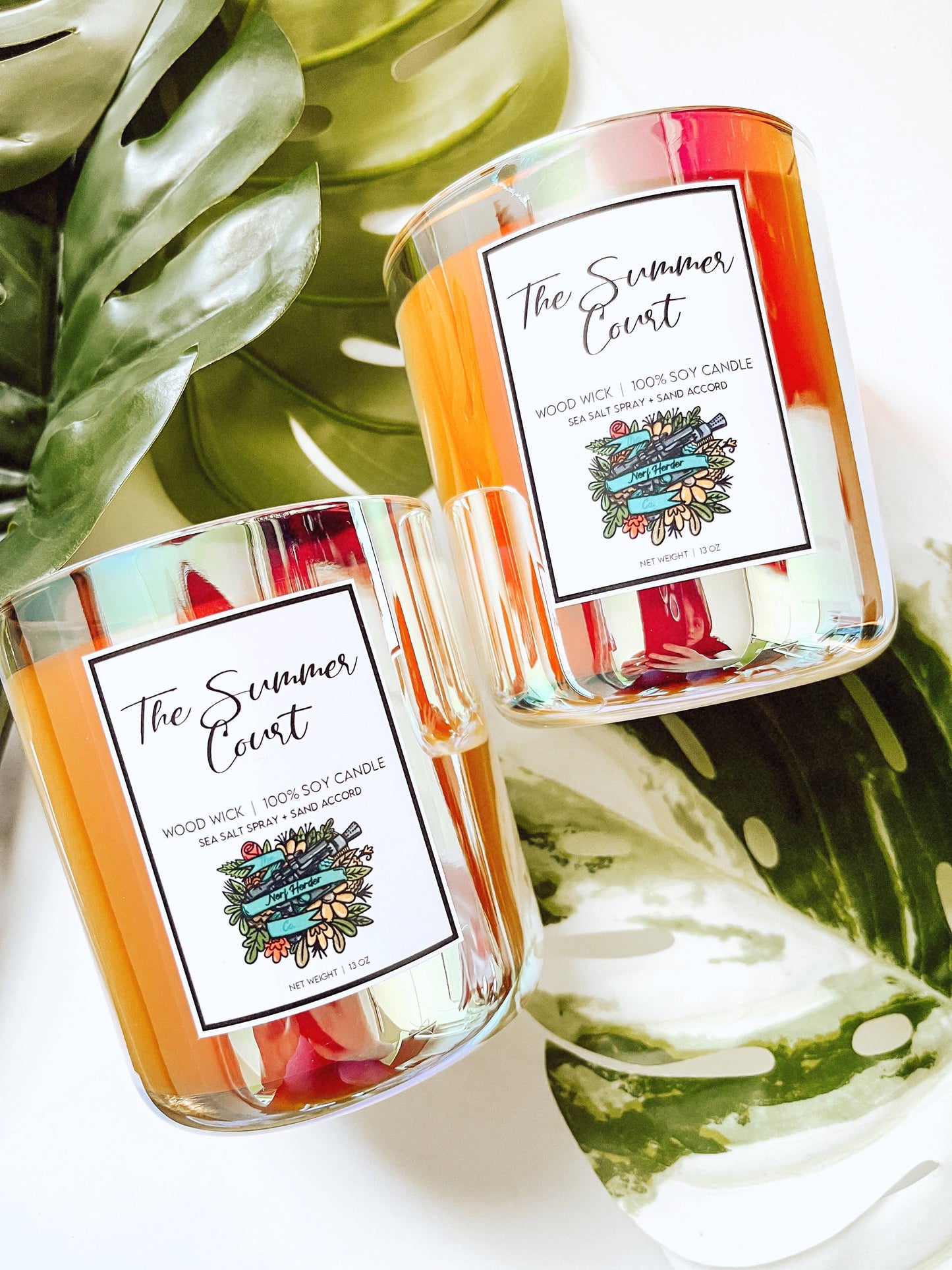 Bougie sous licence officielle | La Cour d'Été (13 oz). Créatrice : Melissa de « The Nerf Herder co. »