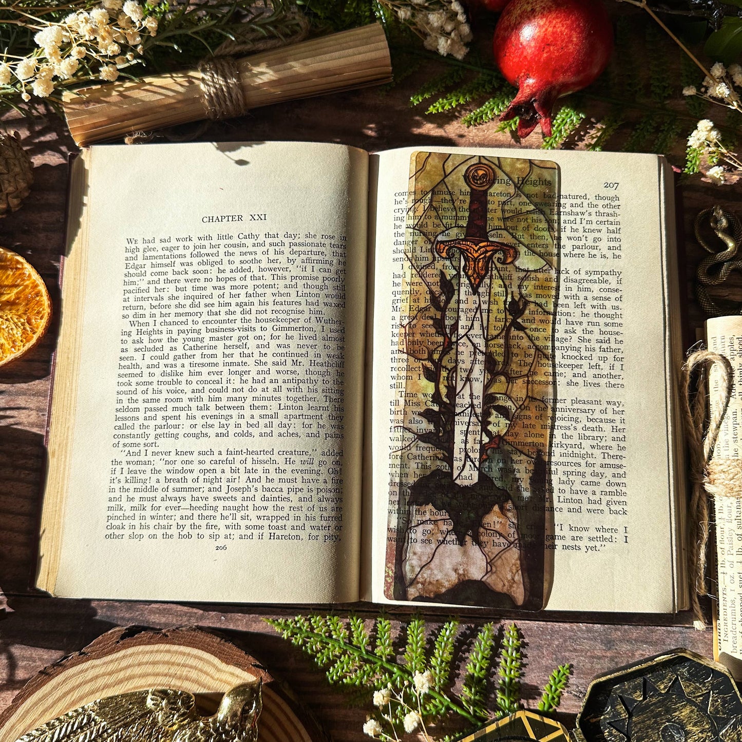 Marque-pages en vitrail d'Excalibur, l'épée dans la pierre