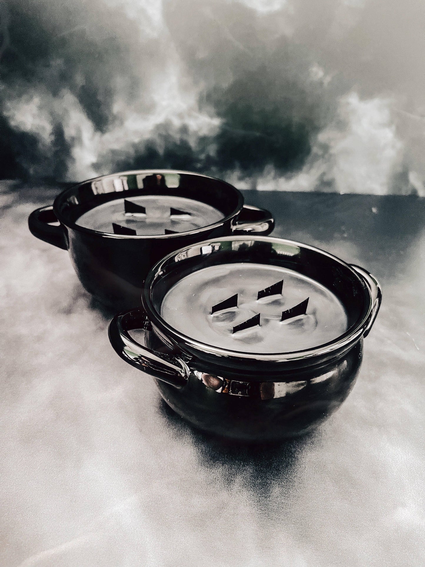 Bougie sous licence officielle | Bénie du Chaudron (16 oz). Créatrice : Melissa de « The Nerf Herder co. »