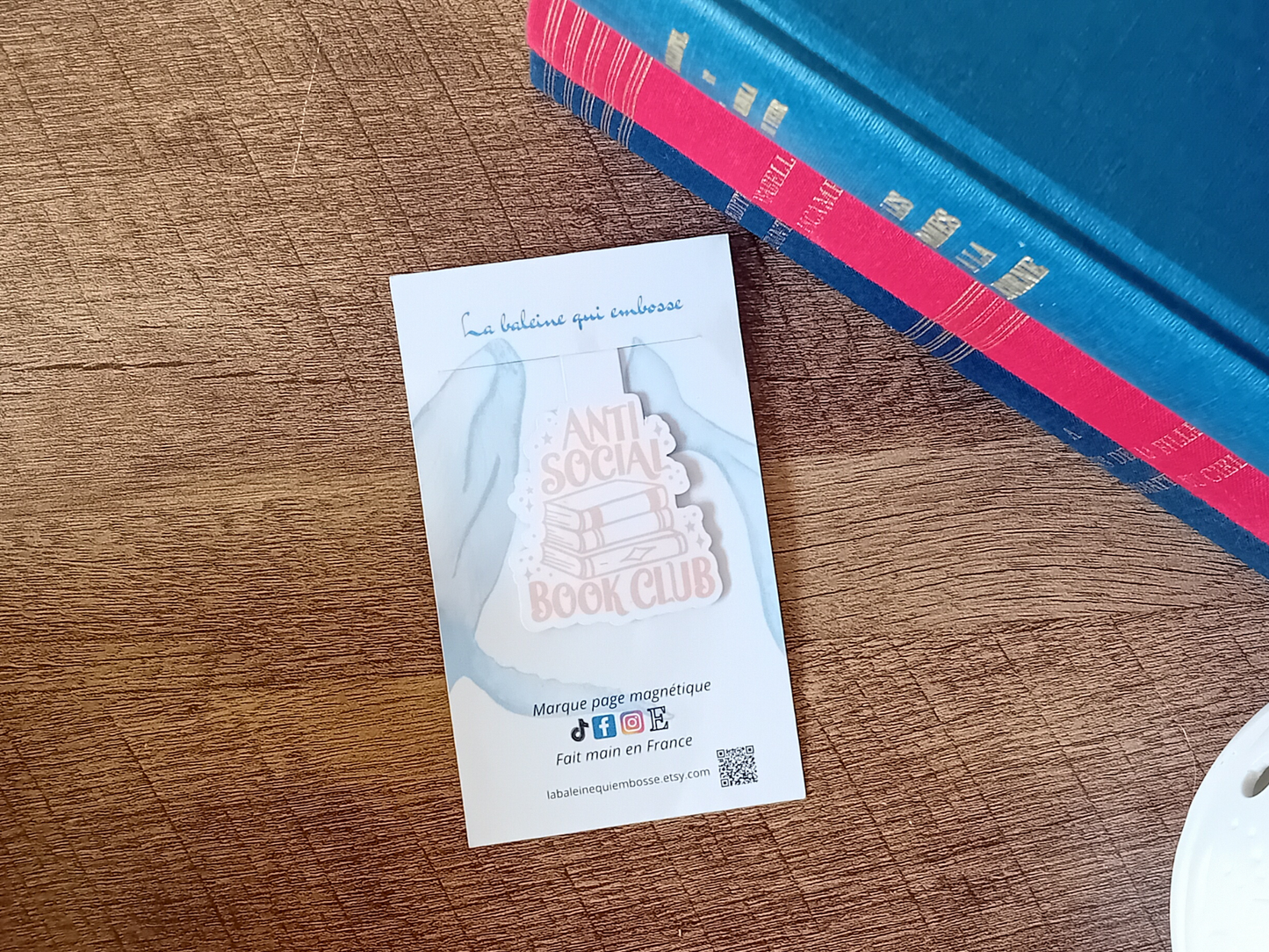 Marque-Page Magnétique - Anti Social Book Club. Créatrice « La baleine qui embosse »