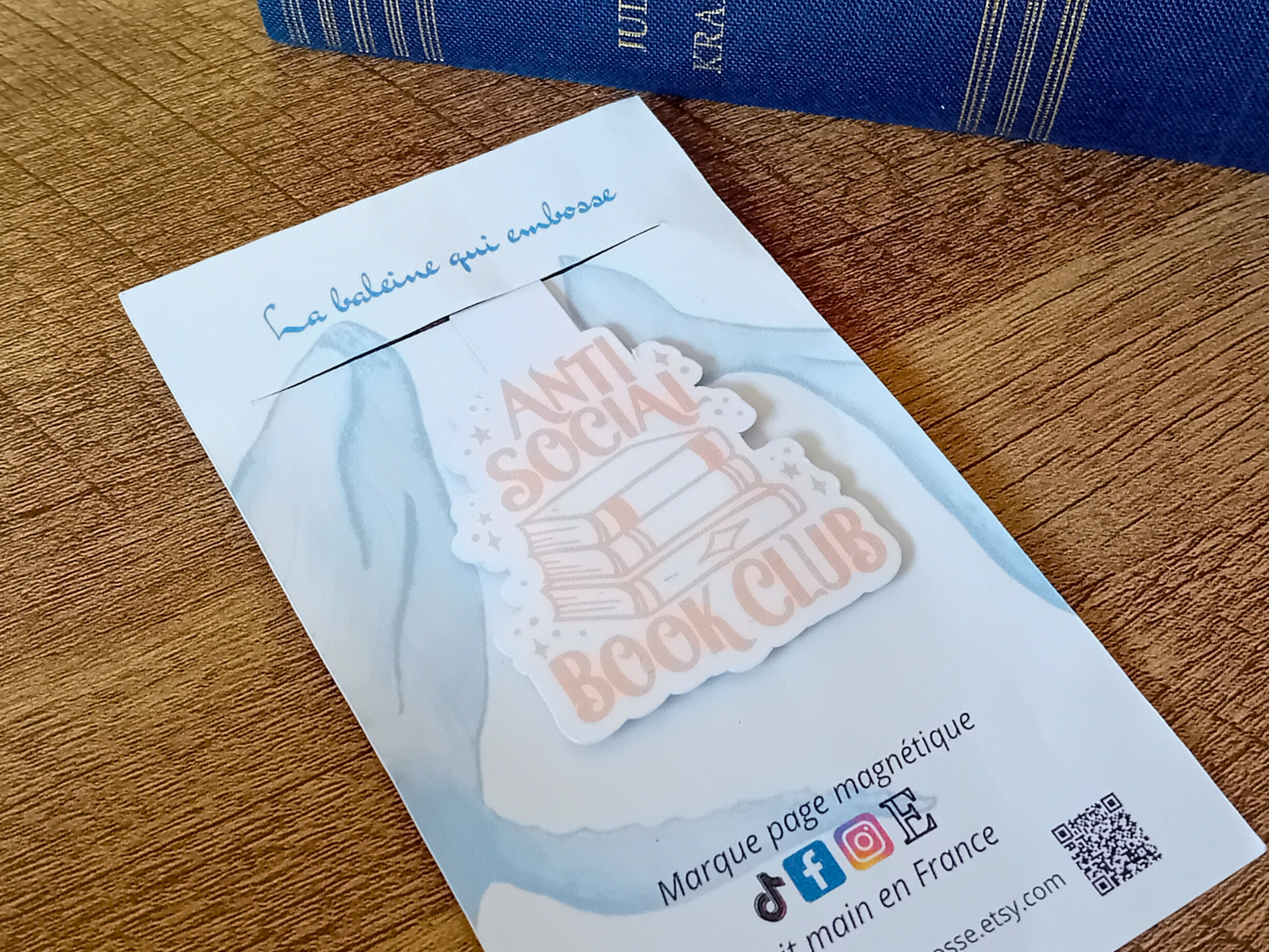 Marque-Page Magnétique - Anti Social Book Club. Créatrice « La baleine qui embosse »