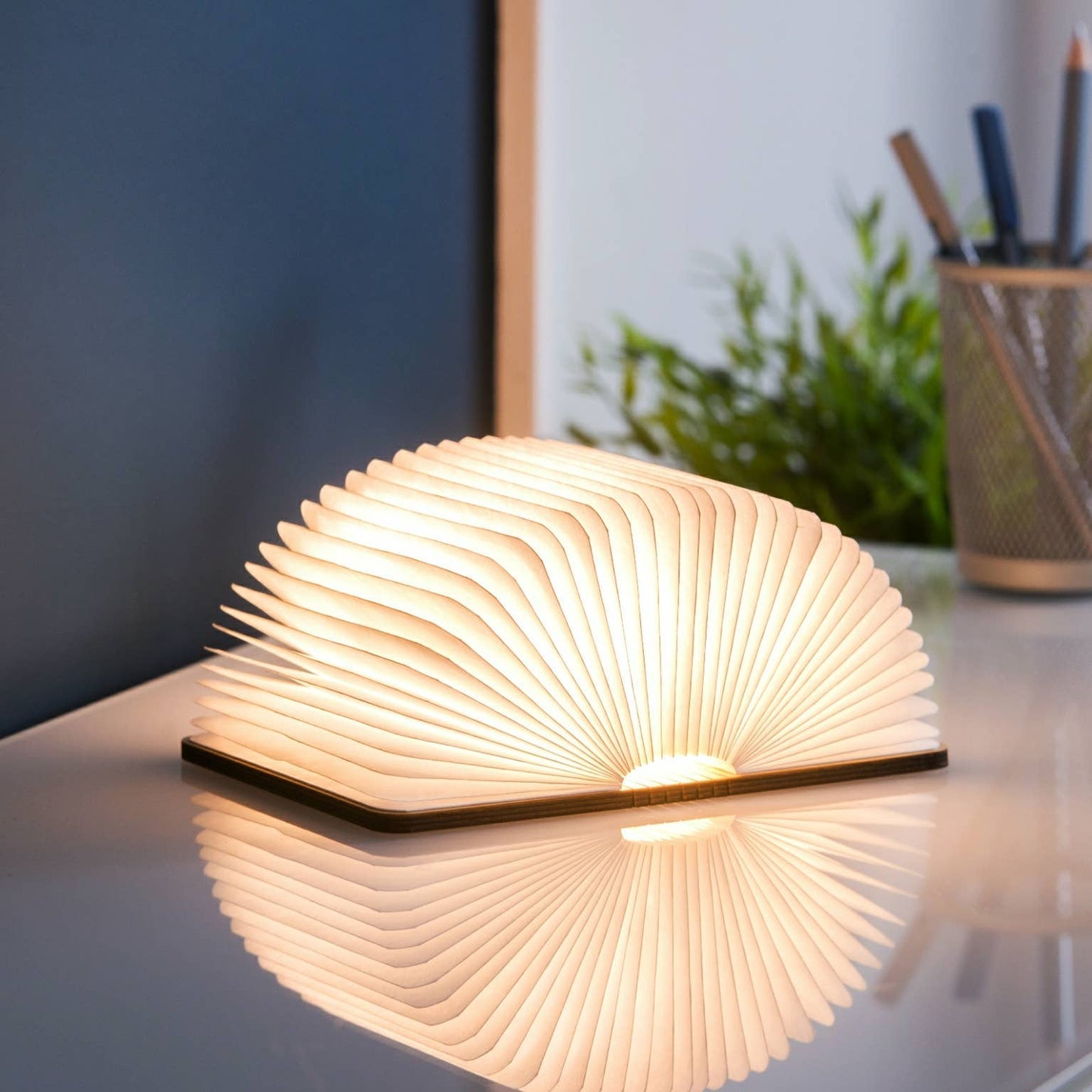 Lampe-livre design en bois / Taille : petite