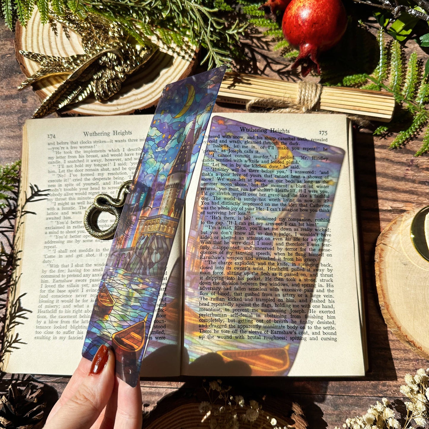 Marque-pages en vitrail scène nocturne de Poudlard